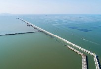 连云港港30万吨级航道二期工程通过竣工验收 实现4个“世界第一”