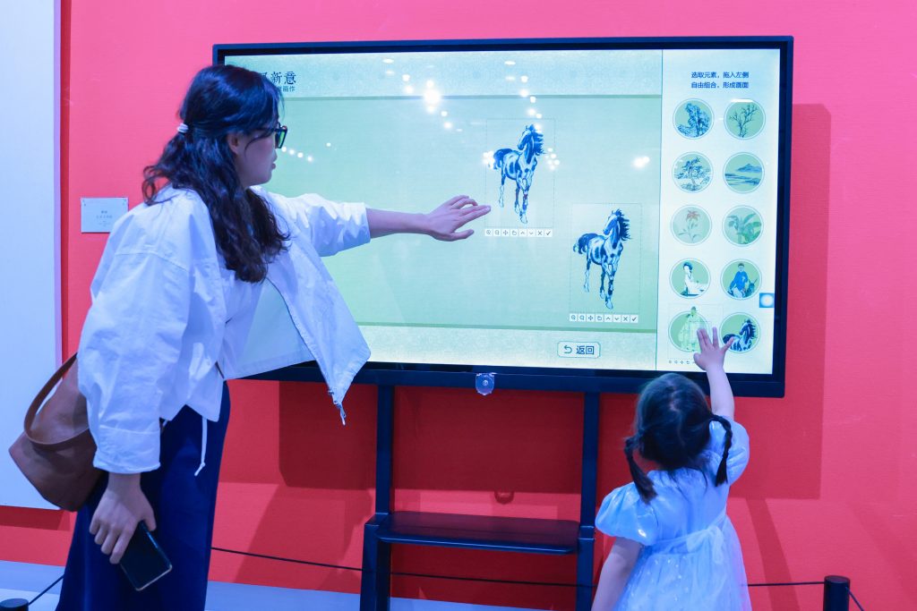 以“智绘青春”展现多元艺术生态 连云港第三届青年艺术周启幕 - 第8张 | 大陆桥视野 以“智绘青春”展现多元艺术生态 连云港第三届青年艺术周启幕 - 第8张 | 大陆桥视野