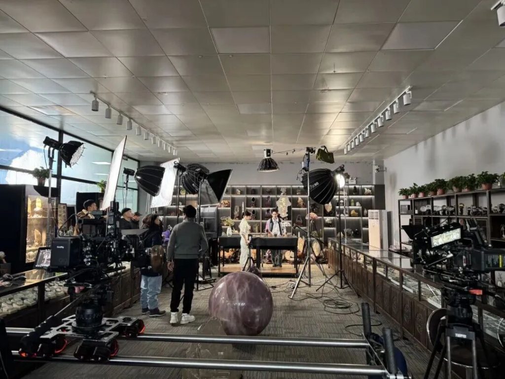 精品微短剧《紫晶洞》4月27日正式上线！ - 第4张  | 大陆桥视野