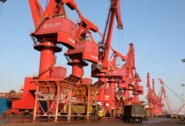 连云港港:强化“服务”思维 做好“加减乘除”